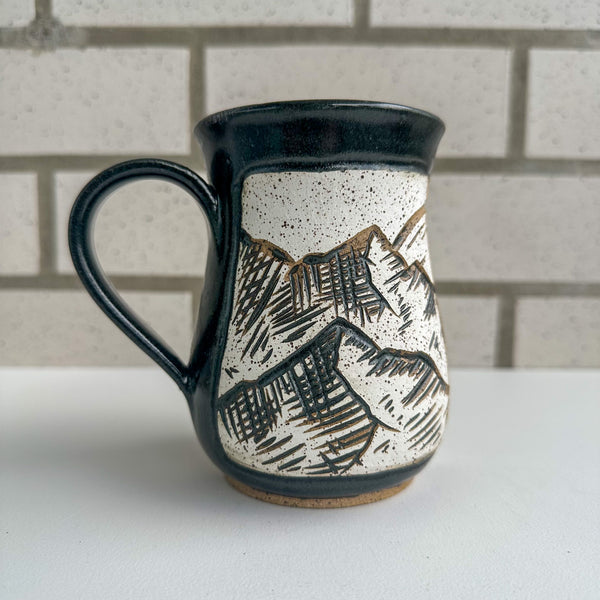 06 Mountain Gradient Mug